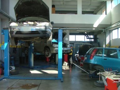 officina4.jpg (27707 byte)
