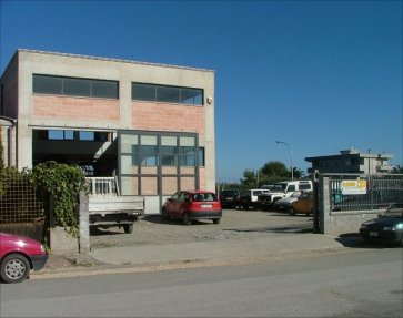 officina40.jpg (21695 byte)
