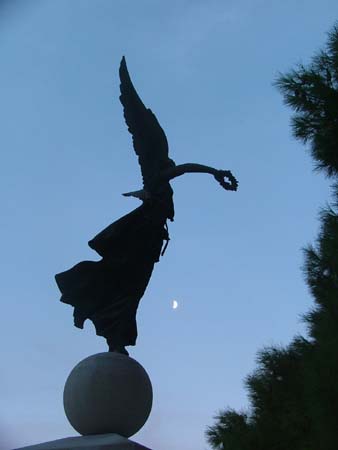 monumento1.jpg (11415 byte)